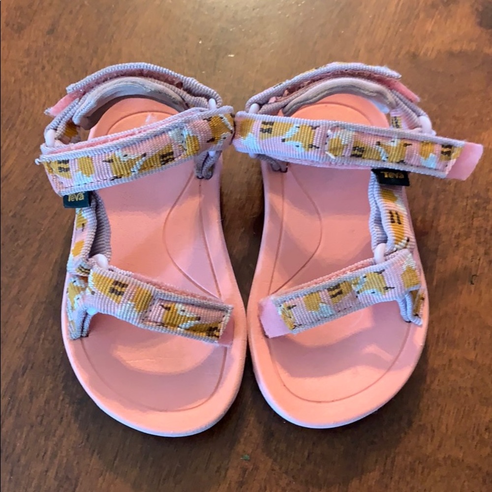 Pink fox Tevas!